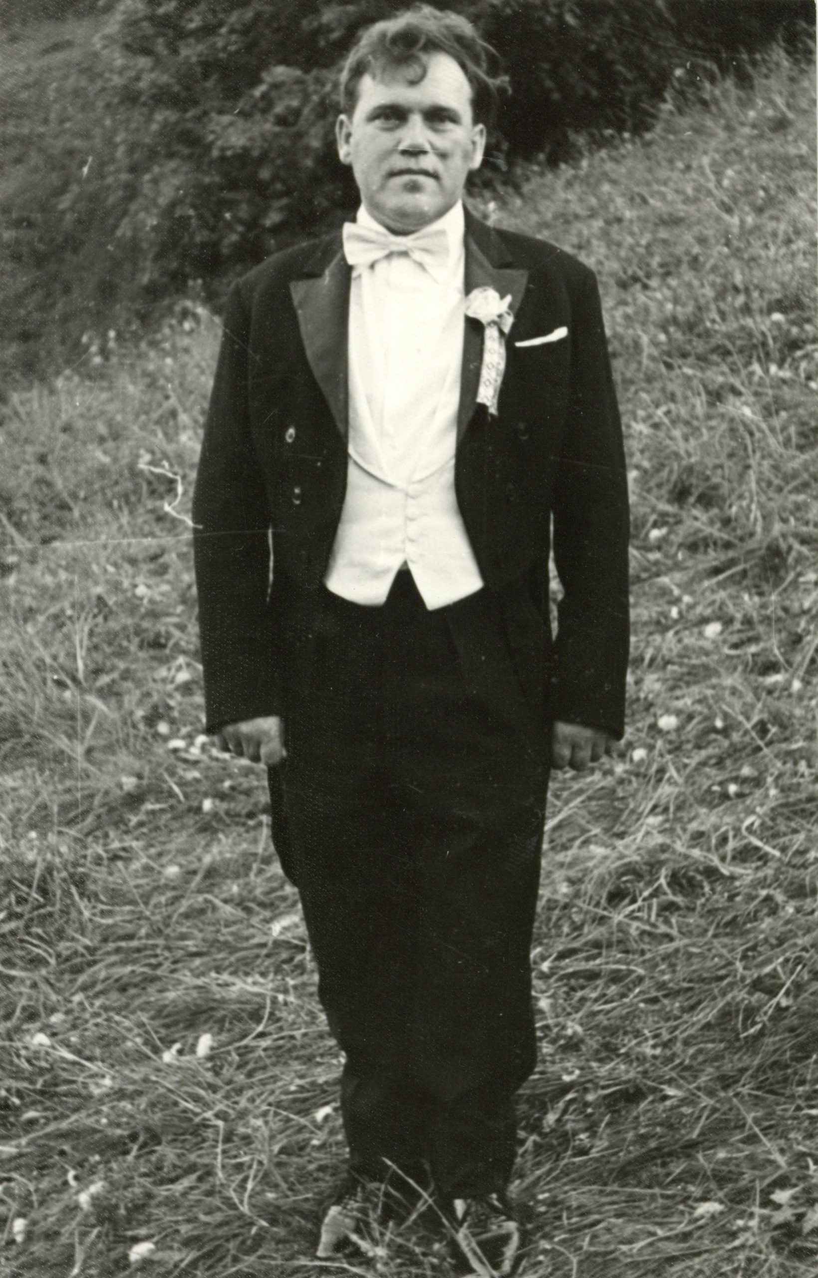 Leonas Kazimieras Ulevičius Moksleivių dainų šventės Kaune metu, 1977 m. Fotografija iš Lietuvos švietimo muziejaus rinkinių.