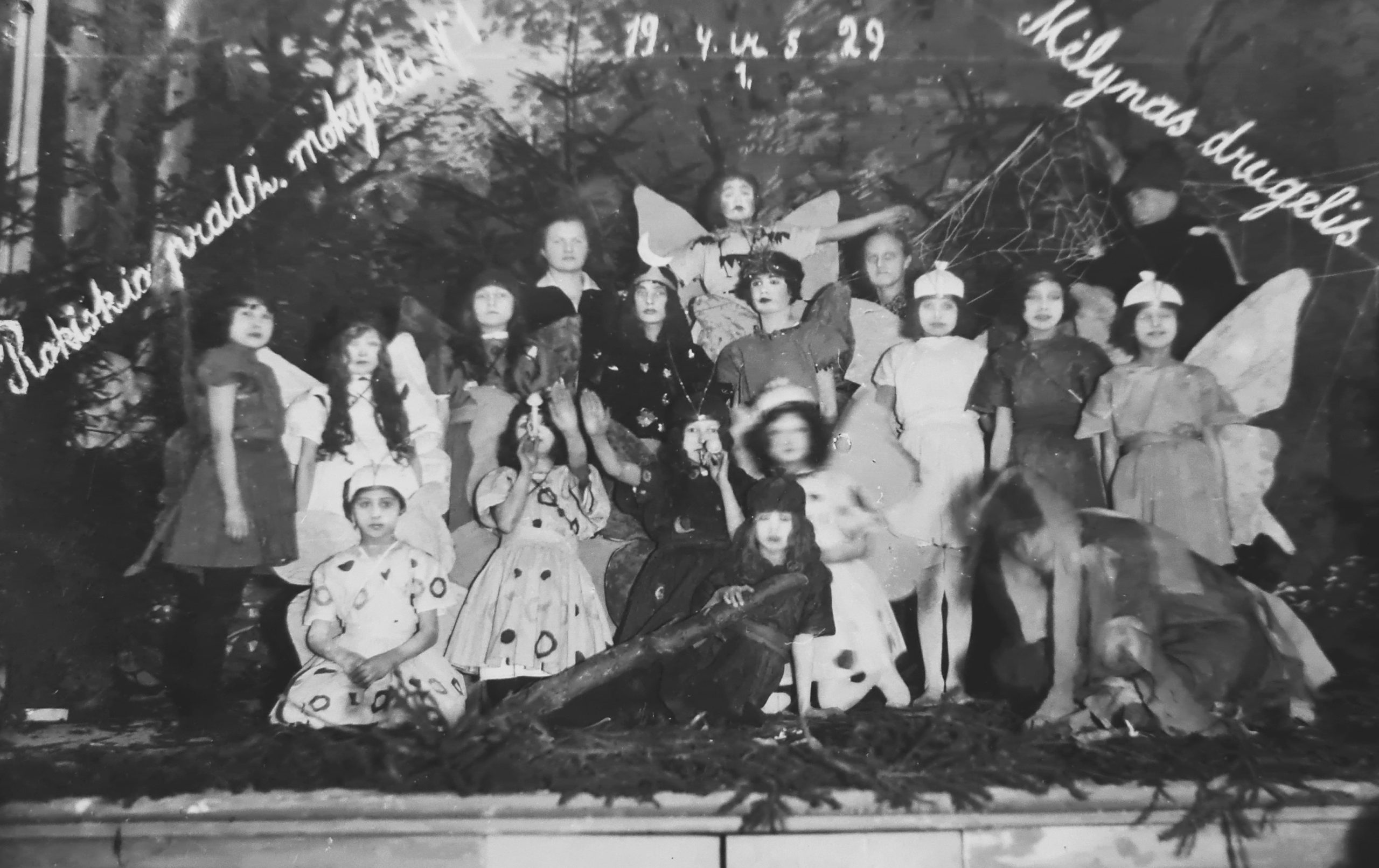 Artists participating in the Christmas tree evening performance "Blue Butterfly,"
Rokiškis Primary School No. 1, 1929.